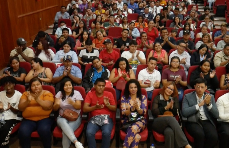 310 personas de zonas priorizadas de Guayaquil acceden a una beca