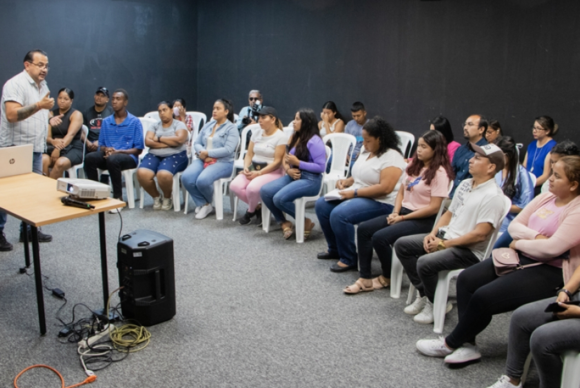 Alcaldía de Guayaquil acompaña en el proceso de postulación a becas de estudios