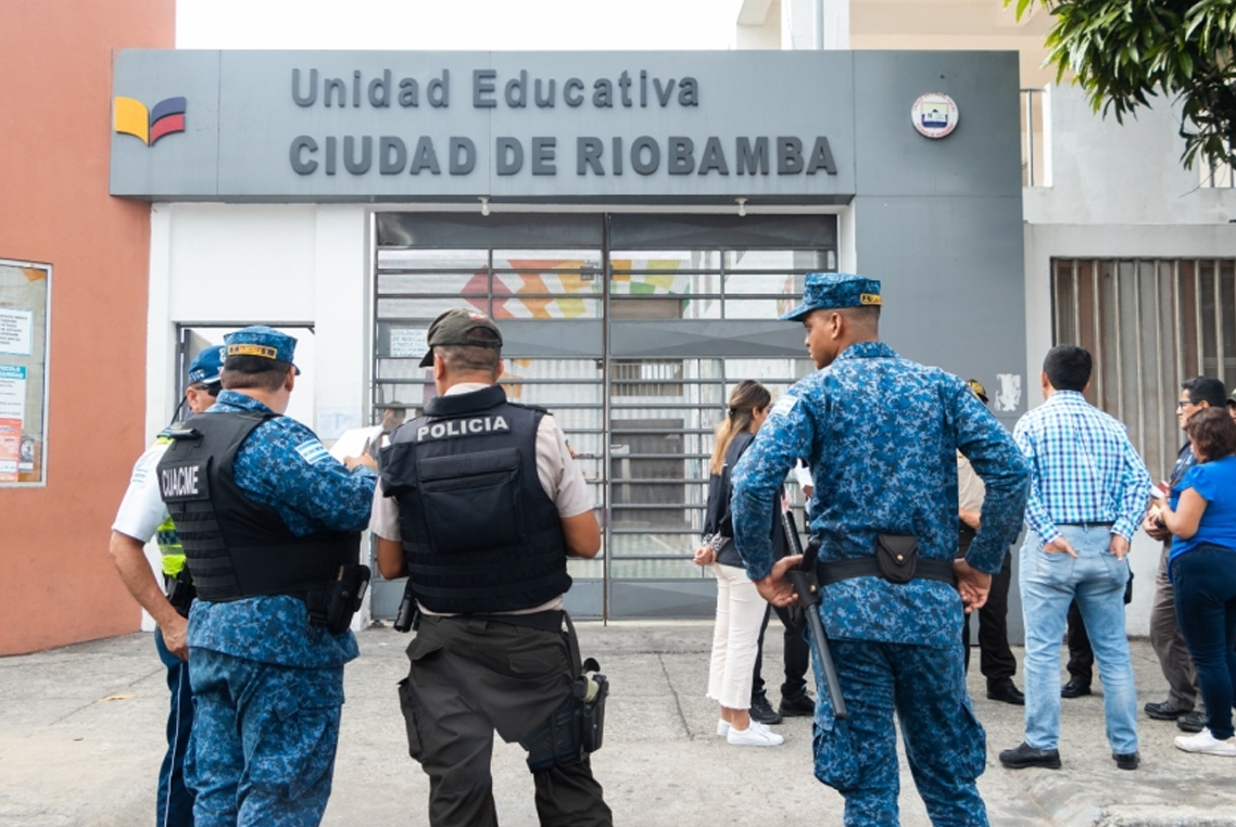  Alcaldía fortalecerá la seguridad de 29 escuelas en seis distritos de Guayaquil